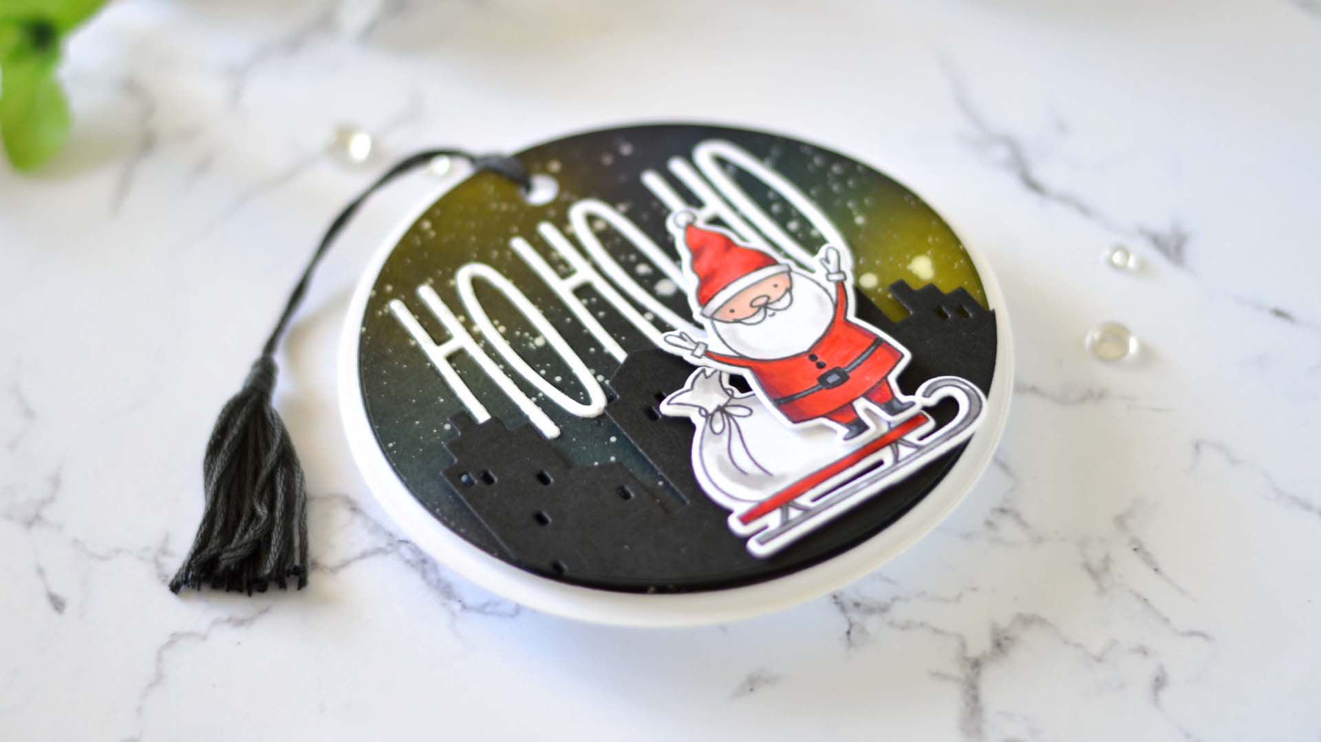 Ellen Hutson’s 12 Tags of Christmas – Singing Carols!